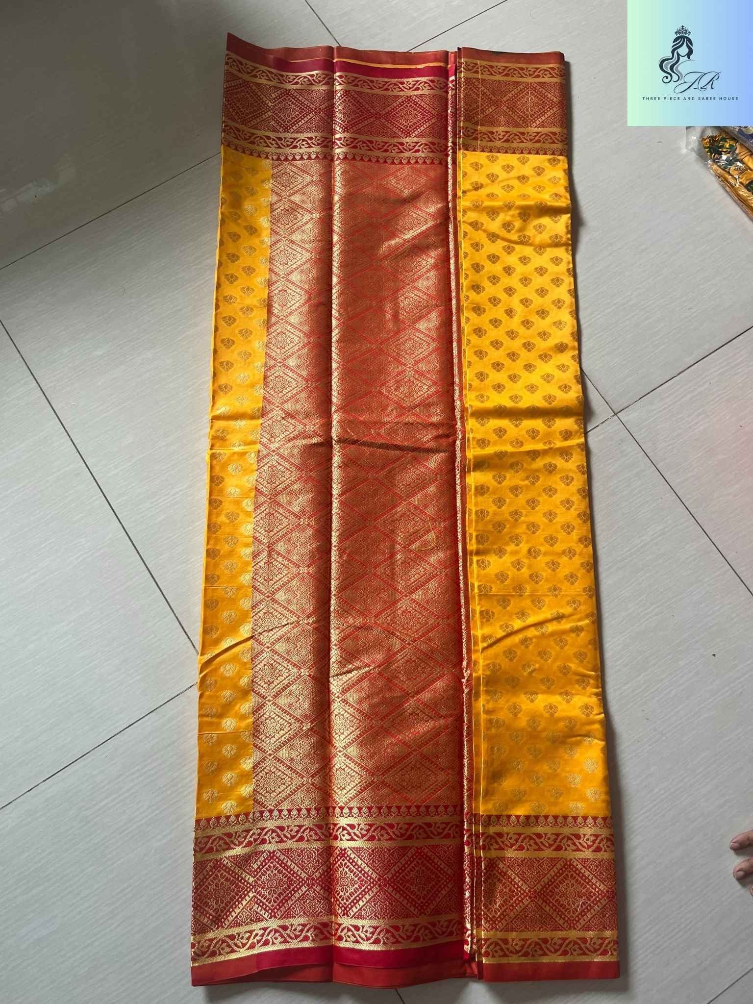 হলুদ কাতান শাড়ি - Image 2