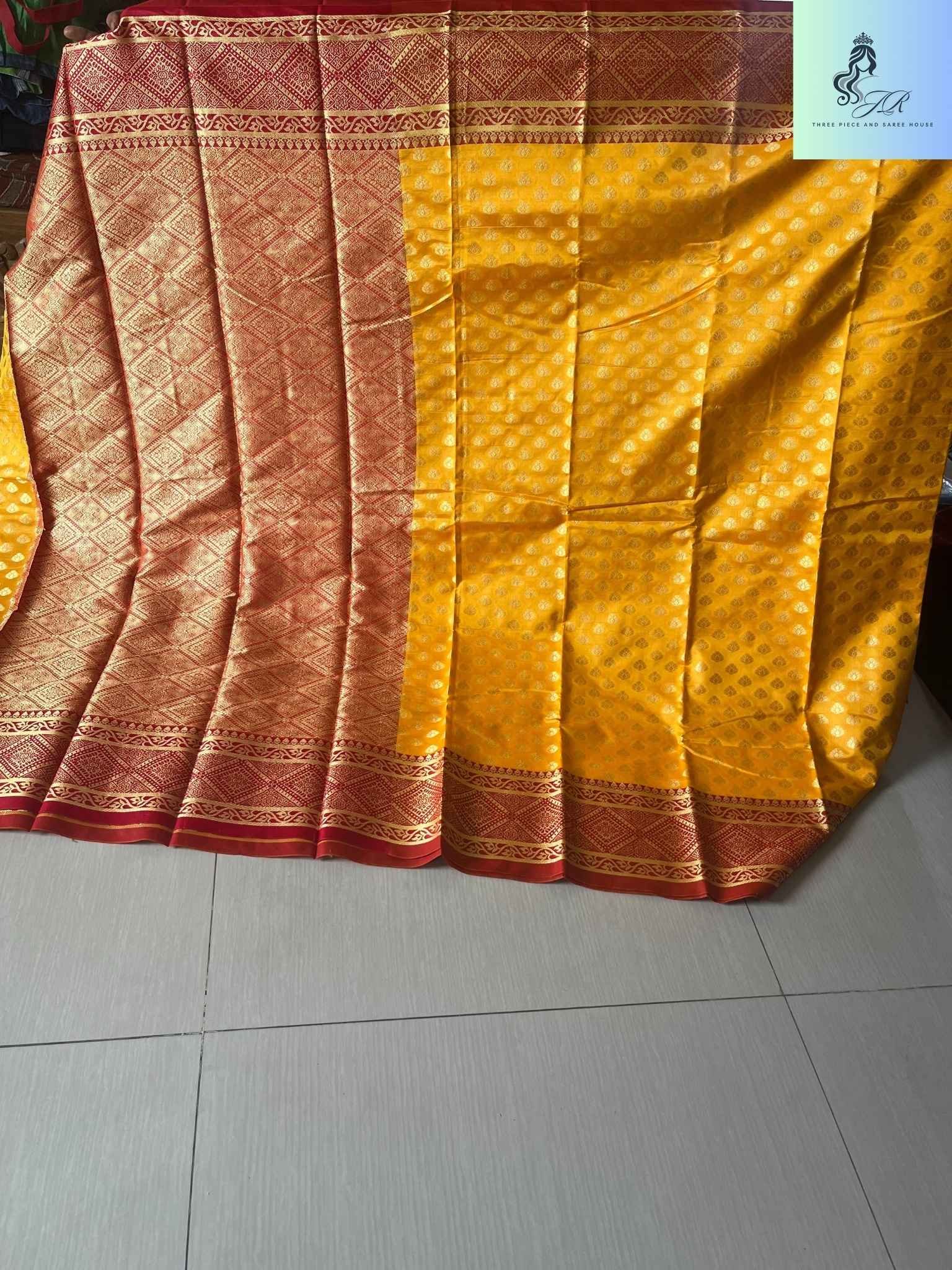 হলুদ কাতান শাড়ি - Image 3